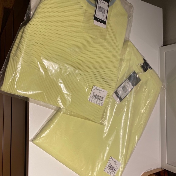 Adidas x Ivy Park Canari Yellow skirt set - Picture 3 of 5